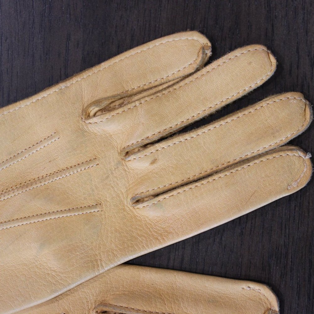 TAN VINTAGE LEATHER(?) GLOVES - Picture 3 of 7